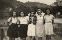 The little Leontina Arditi with friends